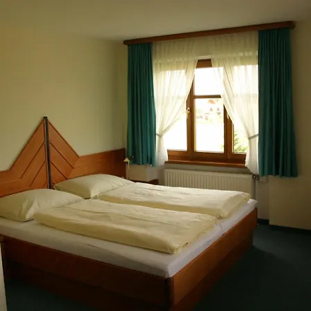 Bed and Breakfast & Fitness Castello Seewalchen
